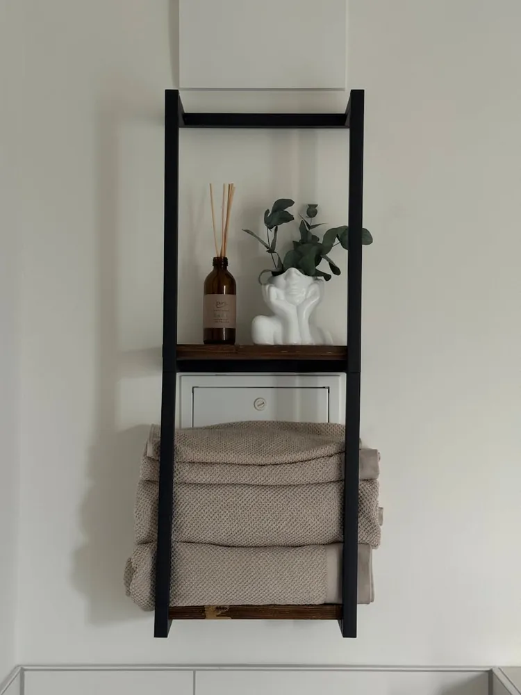 evaluating the balance between minimalism and maximalism in home interiors