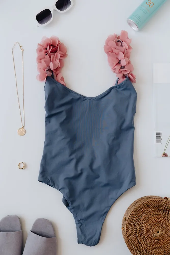 How to Transition Your Wardrobe with Minimalist Essentials